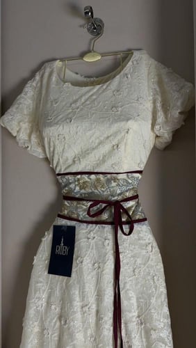 فستان ابيض دانتيل