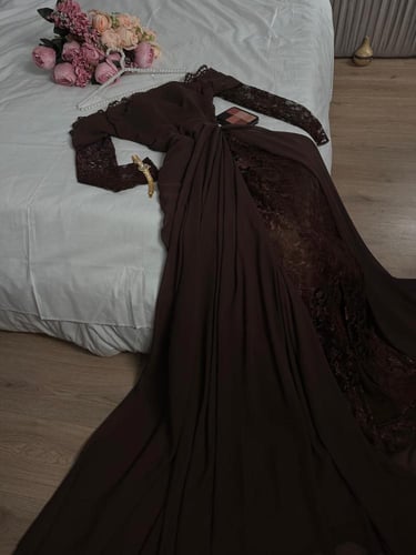 فستان ناعم بني الغامق،