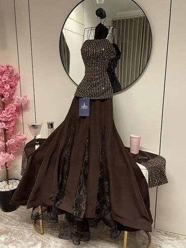 فستان بني داكن