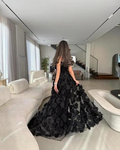 فستان اسود ورود