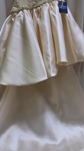 فستان حسناء