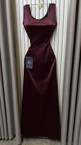 جلابيه بلون عنابي