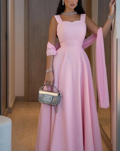 فستان وردي ناعم