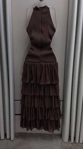 فستان بلون البني