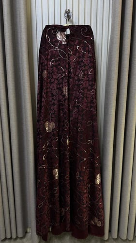 جلابيه بلون عنابي