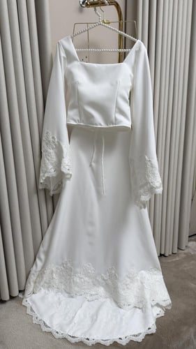 فستان ابيض قطعتين