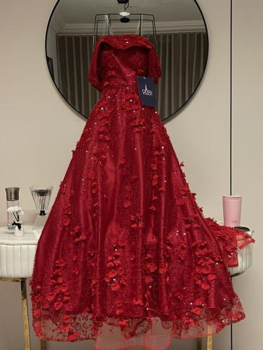 فستان احمر ثلاثي الابعاد