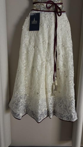 فستان ابيض دانتيل