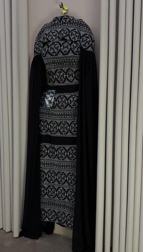 جلابية اسود مطرز