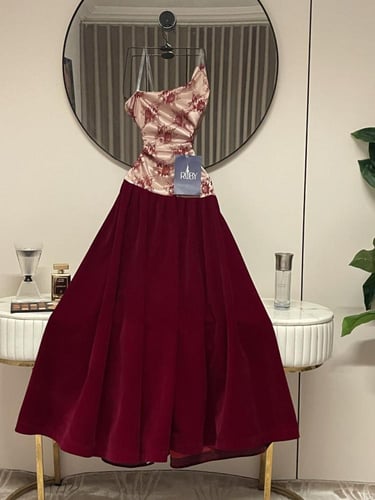 فستان عنابي اف شولدر