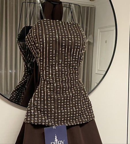 فستان بني داكن