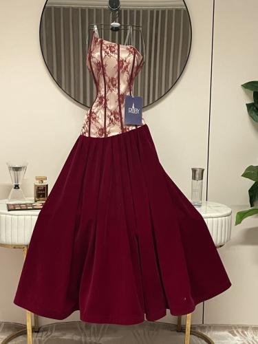 فستان عنابي اف شولدر