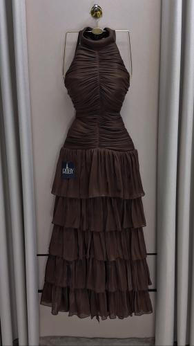 فستان بلون البني