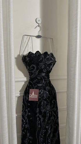 فستان سهره أسود مطرز