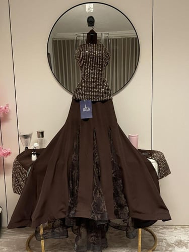 فستان بني داكن