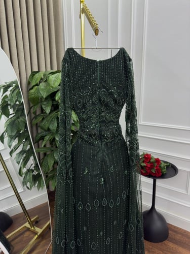 فستان اخضر مطرز