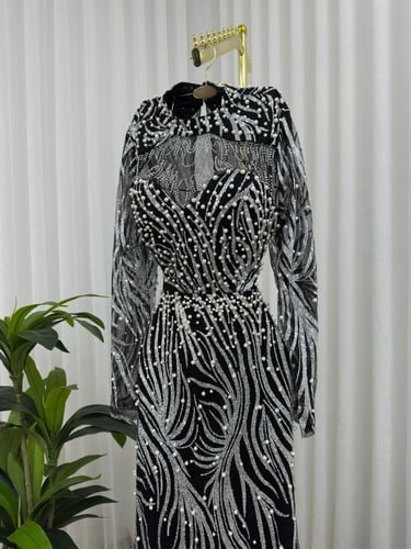 فستان اسود مطرز لول