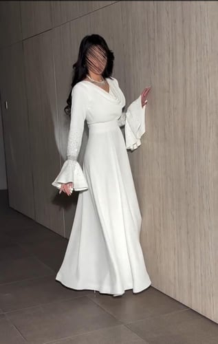 فستان أبيض نقي