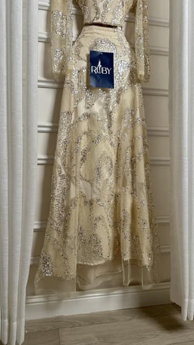 بلوزه وتنوره