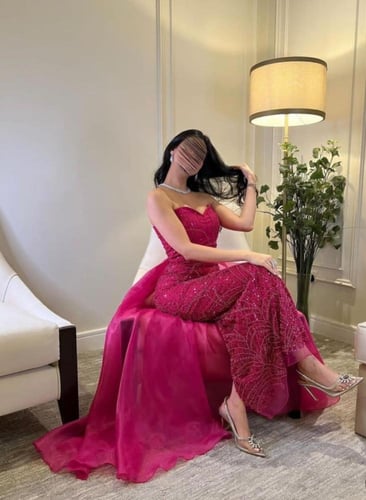 فستان فوشي تطريز