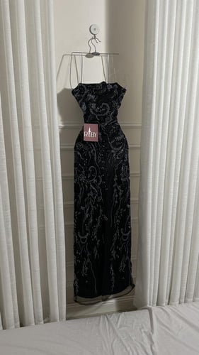 فستان سهره أسود مطرز