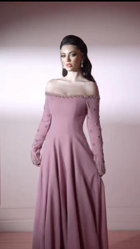 فستان وردي غامق