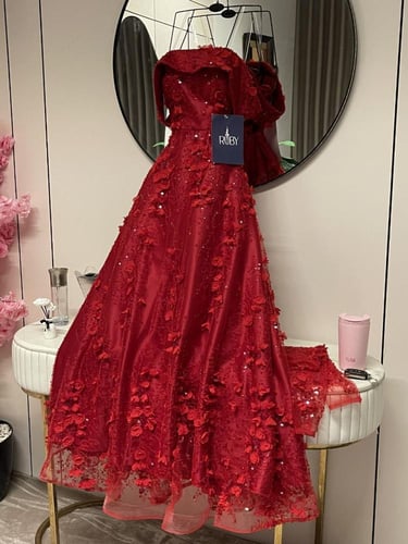 فستان احمر ثلاثي الابعاد