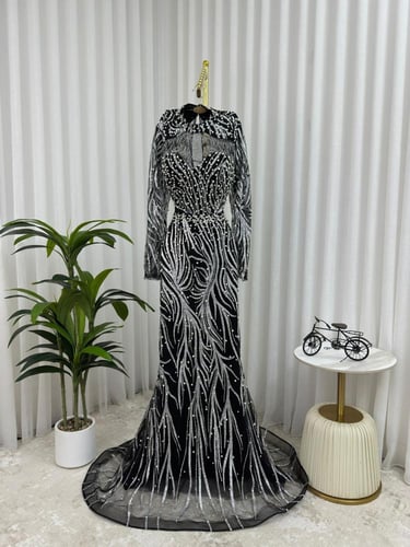 فستان اسود مطرز لول