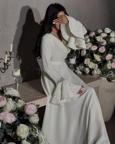 فستان أبيض نقي