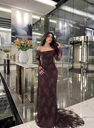 فستان بني مائل للرمادي