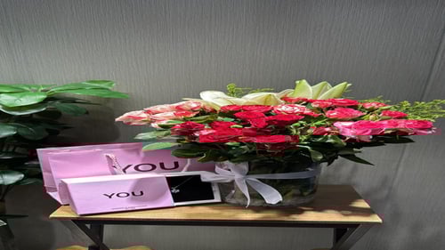 عقد فضة مع فازه