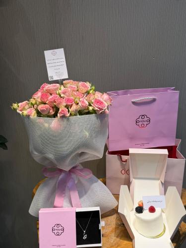 Birthday package necklace cake bouquet luxury