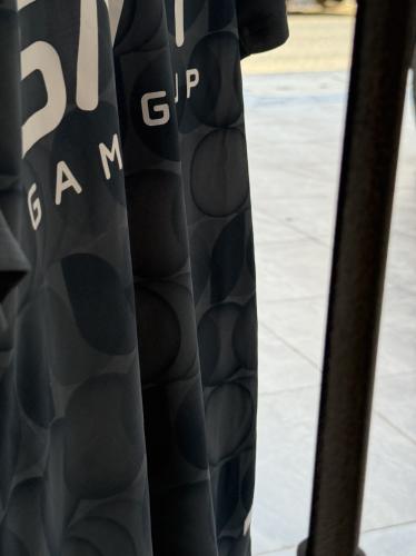 قميص الثالث رمادي