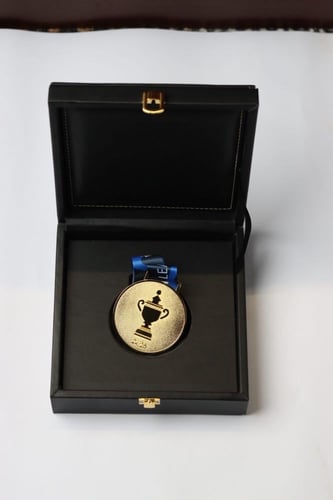 ميـداليـّة الحـارقـة عشـر