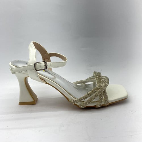 صندل بالحزام للسهرات – ثلاث ألوان مميزة وأناقة لا...