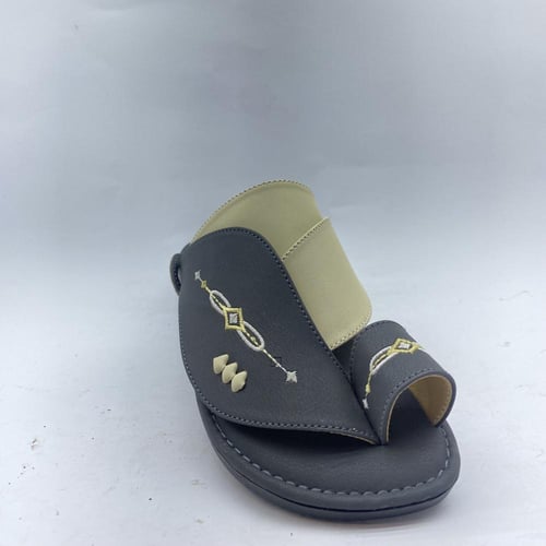 نعل شرقي مطرّز بتصميم عصري – 3 الوان (مقاسات 33 إل...