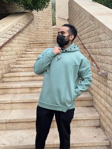 هودي باللون الفستقي بخطوط جانبية ( ازرار في الكاب)