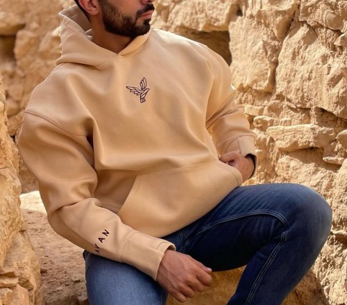 هودي باللون الرملي بتطريز صدر