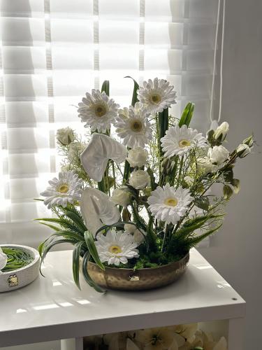 فازة ورد بقاعدة ذهبية