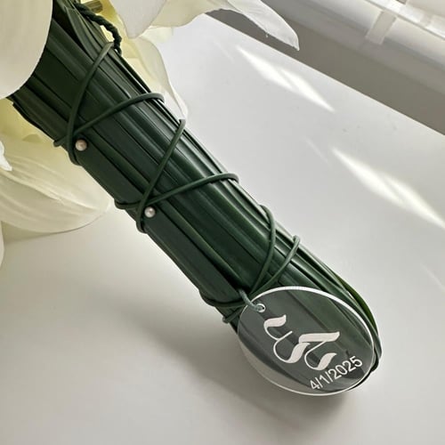 مسكة عروسة بزهور