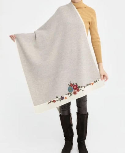 شال تدرجات البيج صوف كشميري مع صوف تركي تطريز يدوي...