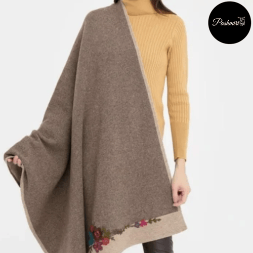 شال خاكي على بني غانق مع بيج غامق صوف كشميري مع صو...