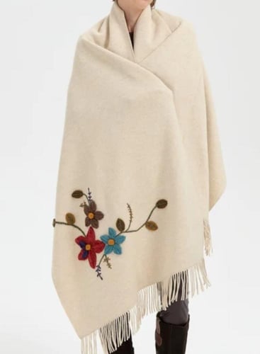 شال بيج فاتح صوف كشميري مع صوف تركي تطريز يدوي كبي...