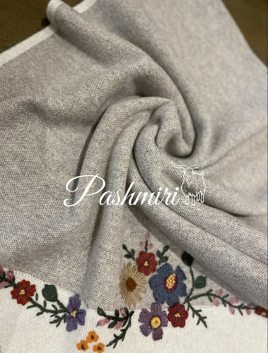 شال بيج غامق على سكري صوف كشميري مع صوف تركي تطريز...