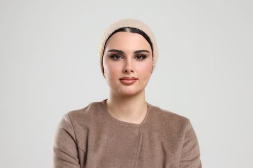1 Beige coarse wool turban