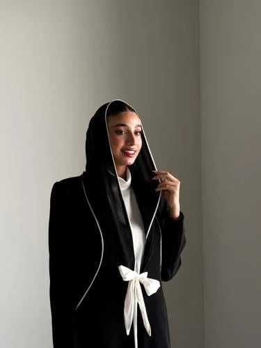 عبايا رسمية مبطنه ( بليزر اسود مع ربطة ) مع 3 قطع