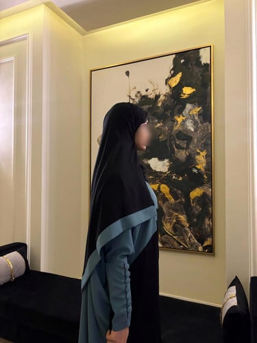 Contrast black and blue abaya
