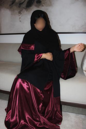 Contrast black and burgundy silk