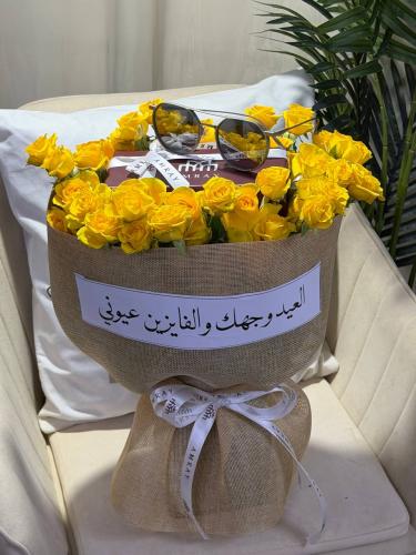باقة ورد ونظاره رجاليه