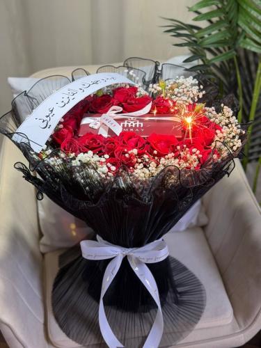 باقة ورد ونظاره رجاليه